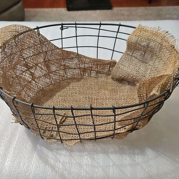Rustic Vintage Wire Basket Set with Burlap Lining - Picture 2 of 8